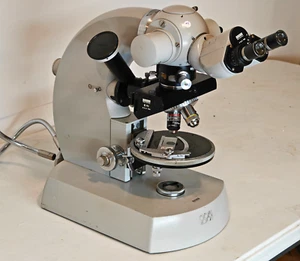 ZEISS Universal III RS Microscope w/ 4 Objectives, Trinocular Port, Fiber Light - Picture 1 of 11