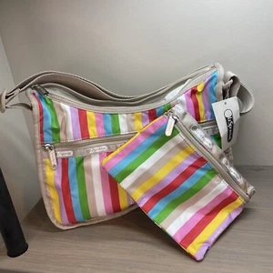 LeSportsac Classic Hobo Crossbody Bag Lucky Stripe Rainbow mit Kosmetik Neu mit Etikett Pride - Bild 1 von 10