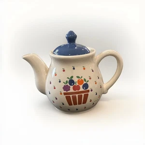 Tetera de cerámica blanca New Avenues Orchard 1984 de colección con patrón de frutas. - Imagen 1 de 6