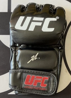 Guante firmado por Joshua “The Fearless” Van. Certificado de autenticidad Beckett. UFC. MMA. Peso mosca. Foto 1 de 3