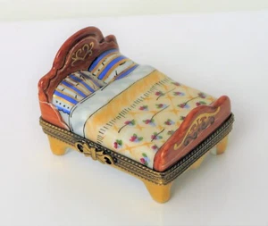 VTG BEAUTIFUL LIMOGES FRANCE PORCELAIN TRINKET PILL BOX BED PAINTED ROCHARD ! - Picture 1 of 1