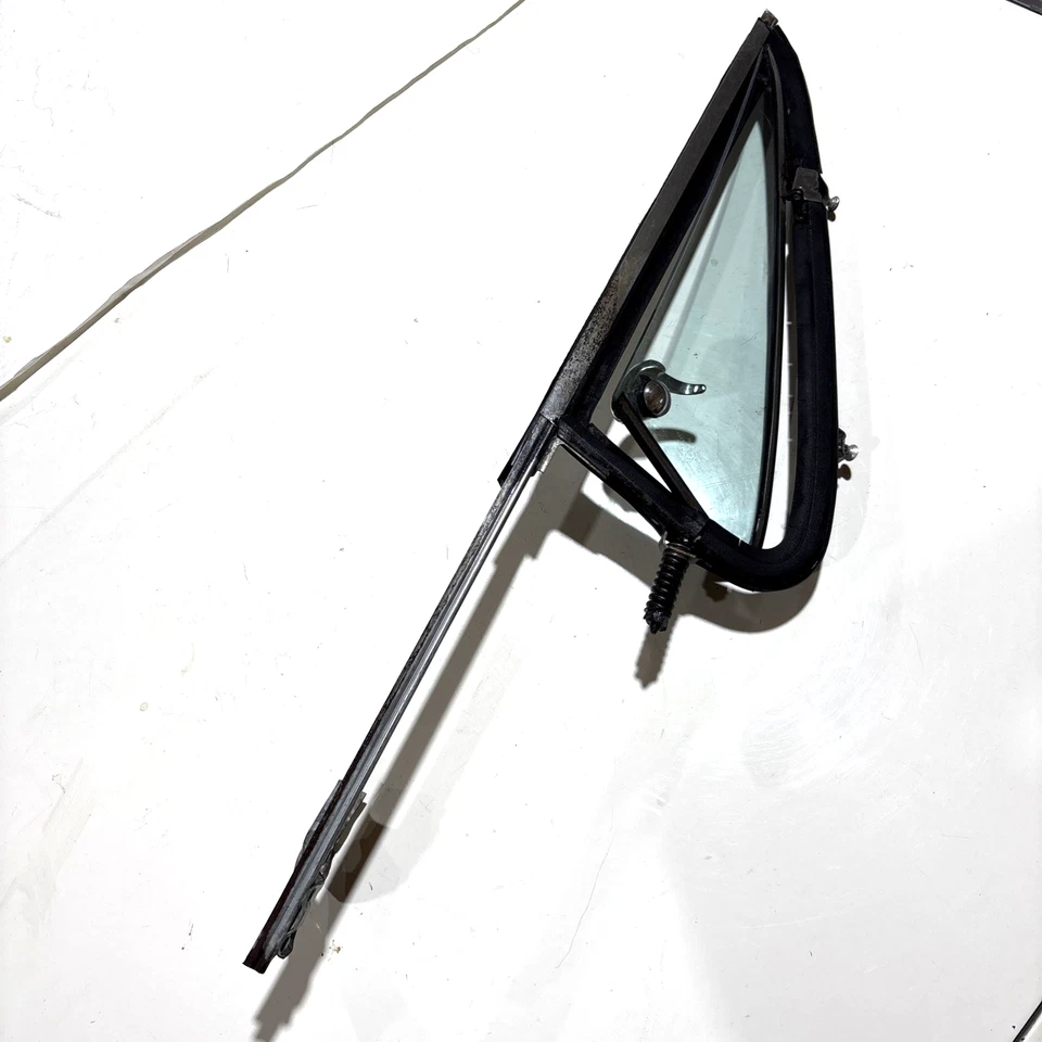 1982-1991 Chevrolet C/K vent glass (RH passemger-side) wing window (C10-K30) Foto 1 de 4