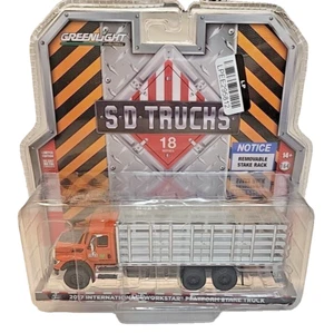 Camión de estacas Greenlight SD 2017 International WorkStar Chase serie 1:64 18 - Imagen 1 de 3