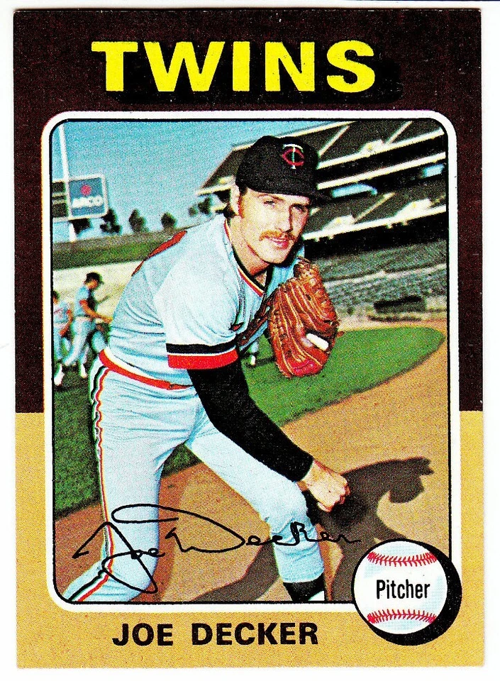 1975 TOPPS MINIS #102 JOE DECKER Minnesota Twins Baseball Card - Image 1 of 1