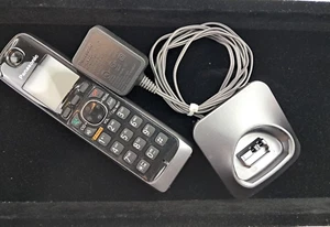 PANASONIC KX-TGA660 M DECT 6.0 CORDLESS Handset With Charging Dock - Picture 1 of 6