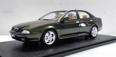 ALFA ROMEO 166 3.0 V6 24v SUPER de 1998 au 1/18 Cult Models CML197-1 - Photo 1/2