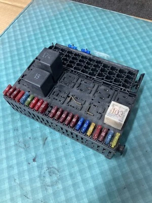 Caja de fusibles relé fusible eléctrico Volkswagen Transporter T4 357937039 VW Foto 1 de 4