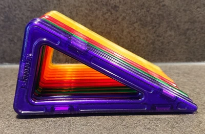 Magformers Basismagnetbausteine, 12 Teile, einfarbige spitze Dreiecke - Bild 1 von 3