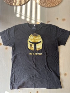 Star Wars Mandalorian "This Is The Way" by TeeTurtle T-Shirt Herren Medium - Schwarz - Bild 1 von 5
