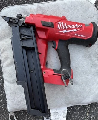 Milwaukee M18 Fuel 21 Degree 18V Brushless Framing Nailer Tool Only 2744-20 - Image 1 of 4