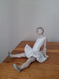 Lladro Nao Sitting Ballet Dancer Figurine - Picture 1 of 5