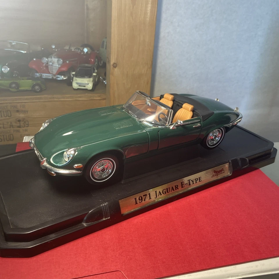 Raro Jaguar 1971 tipo E verde 1:18 Yat Ming Road Signature edición de lujo  Foto 1 de 4