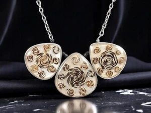 Collana vintage trio di pannelli in resina astratta testurizzata con catena tono argento 50 cm - Foto 1 di 2