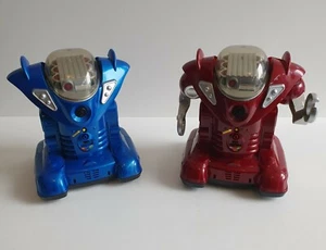Vintage Battle Robots Toy Pair - Blue & Red - Retro 2000s Futuristic Robo Action - Picture 1 of 4