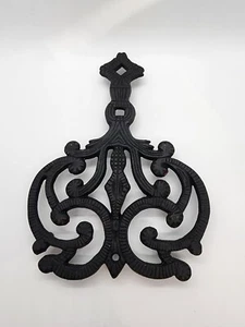 1949 J.Z.H. Footed Trivet - Picture 1 of 7