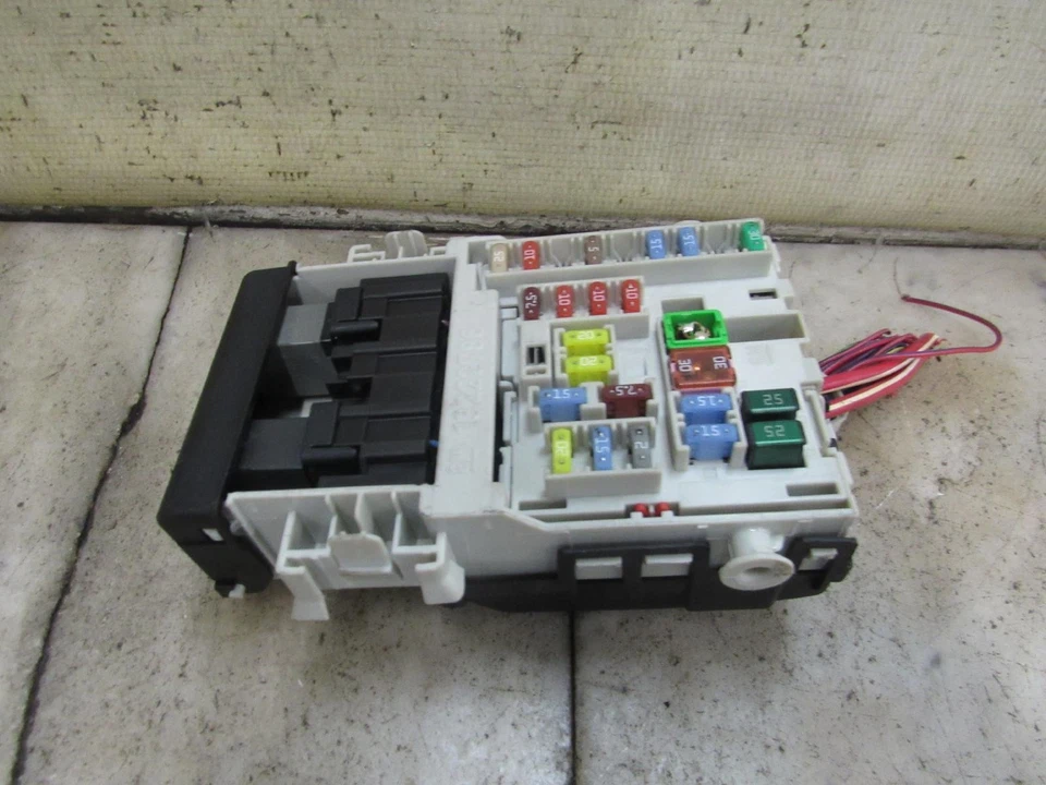 Buick Lacrosse 2016 cabina caja de fusibles 13222786 Foto 1 de 3