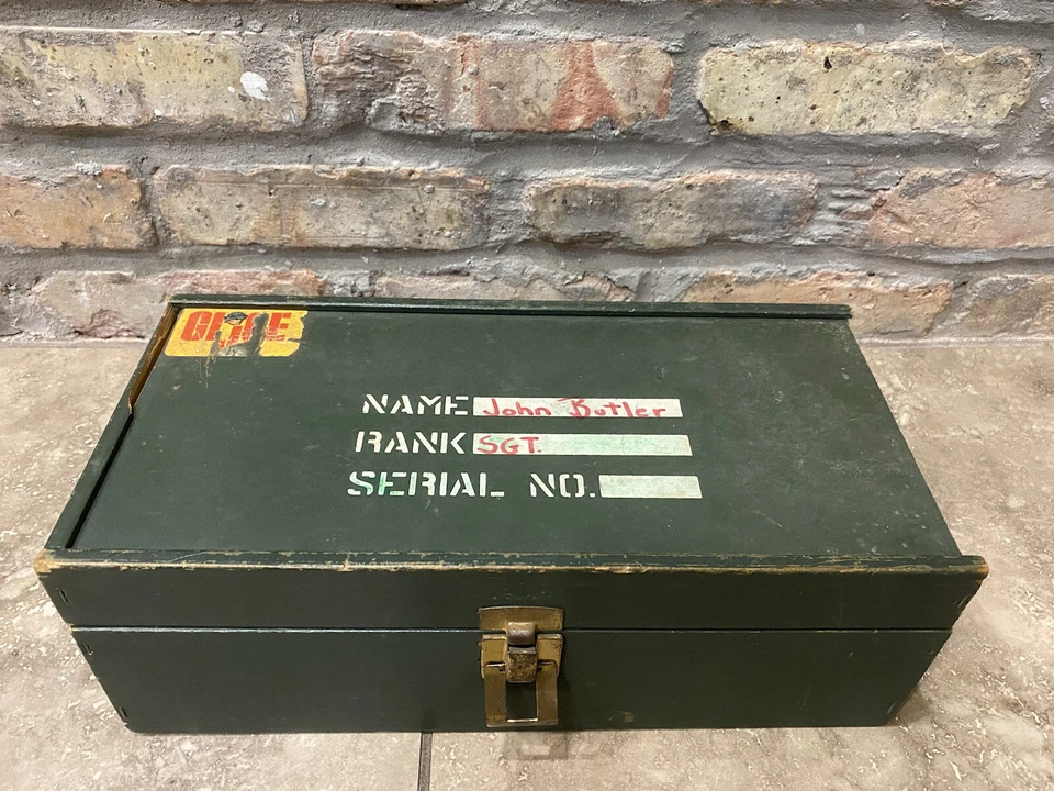 Armario de madera GI Joe vintage años 60 para figura Hasbro de 12" sin bandeja Foto 1 de 4