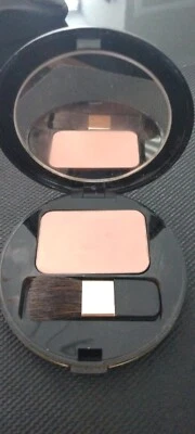 Rubor en polvo de rosa Stendhal Foto 1 de 2