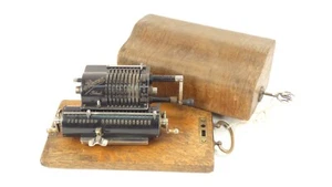 CALCULADORA REMA I + COFRE AÑO 1915 Calculator adding Machine Rechenmaschine - Imagen 1 de 10