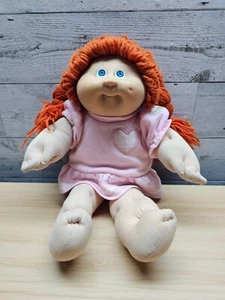 CABBAGE PATCH KIDS CAPELLI ROSSI CON TRECCE - BAMBOLA BAMBINA OCCHI BLU - 1978,1982 - Foto 1 di 6