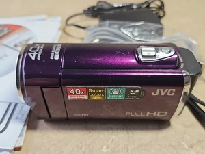 JVC Everio GZ-E100 Full HD 40xZOOM GREAT CONDITION - Picture 1 of 8
