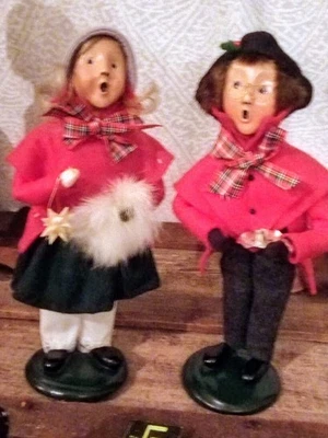 Byers choice Christmas carolers  1992 Set Of 2 - Image 1 of 4