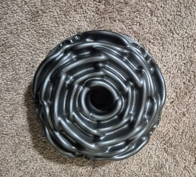 Nordic Ware Rose Bundt Cake Pan 10 Cups Heavy Cast USA Pre-owned flowers Easter - Image 1 of 4