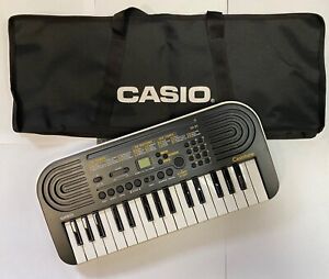 Casio SA-51 Tastiera con 32 Tasti Mini -Black/White con borsa
