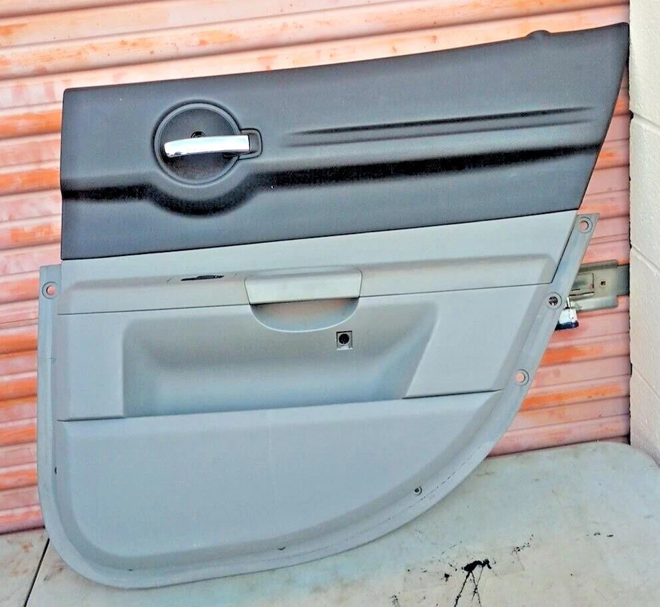 2005-06 道奇 MAGNUM 后内门装饰面板右乘客侧右手 LOC143BH — 第 1/4 张图片