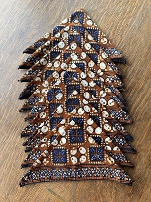 DIECI tovaglioli Batik Tiki vintage mai usati crema marrone blu tropicale 9”X9” - Immagine 1 di 4