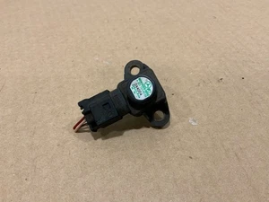 Sensor de presión de aire colector genuino Mercedes-Benz Clase C Sprinter A0051535028 - Imagen 1 de 2