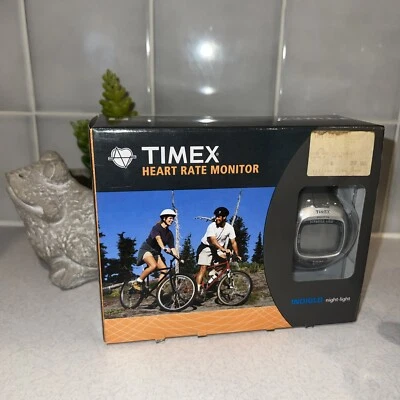 Timex T5H911 Unisex Digital Fitness Monitor de Ritmo Cardíaco Reloj Deportivo Nuevo En Caja Foto 1 de 3