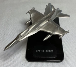 McDONNELL DOUGLAS F/A-18 Hornet Peltro DANBURY COME NUOVO con supporto - Foto 1 di 3