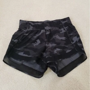 Athleta Mesh Printed Camo Racer Run 4" Shorts szXS - Picture 1 of 11