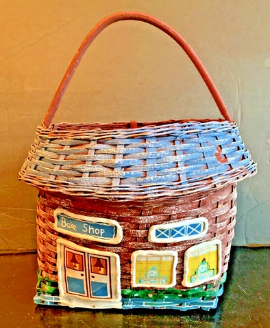 Vintage 80s Painted Bake Shop design Basket with Handle Med. basket 16X14 Cover