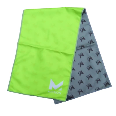 Toalla de enfriamiento instantáneo Mission de 10" x 33" en verde de alta visibilidad Foto 1 de 4