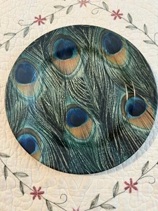 Plato de almuerzo Peacock by Signature gres 9-3/8" con acento - azul, verde y dorado - Imagen 1 de 3