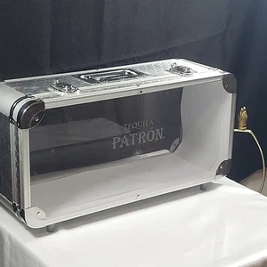 Tequila Patron Collection Aufbewahrung Silber Hartvitrine mit Riegeln - Bild 1 von 6