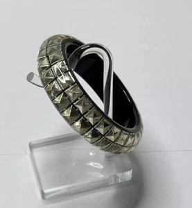 Rate 1950 Encased Silver Tone Pyramids Inside Lucite Clear MCM Bangle Bracelet - Picture 1 of 3