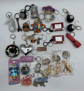 Schlüsselanhänger Set gemischte Auswahl Disney Etch a Sketch Magic 8 Kugeln Reise 29 Teile - Bild 1 von 9