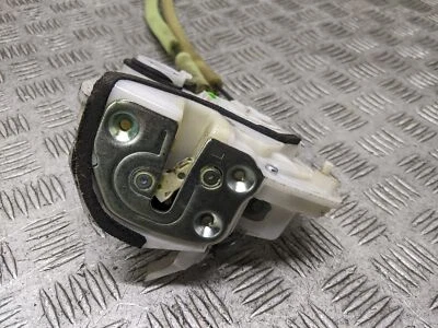 Mecanismo de bloqueo de puerta Mazda 3 D Sport MK2 5 puertas 2009-2013 (n/s pasajero trasero) Foto 1 de 4