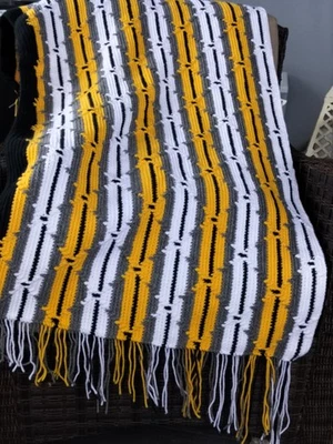 Borde con flecos hecho a mano; manta afgana de ganchillo para regazo/tiro; amarillo/negro/gris; ¡usada en excelente estado! Foto 1 de 4