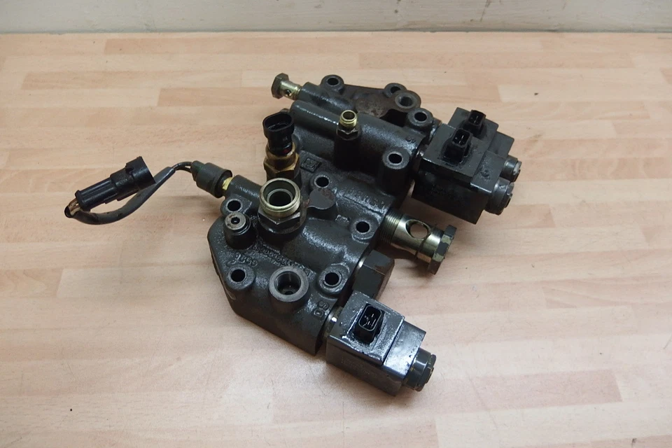 Ventilblock Komfortschaltung Fendt 500er Dff. Kuppl. Allrad MV Hydraulik - Bild 1 von 3