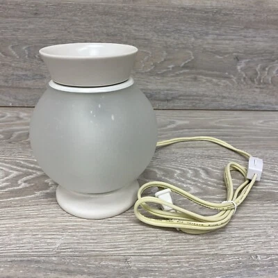 Partylite ScentGlow Warmer Snowglobe Snowflakes - image 1 of 4