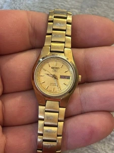 Seiko Series 5 Automatic Gold Dial Ladies Watch Day Date 21 Jewel Runs Perfect - Picture 1 of 16