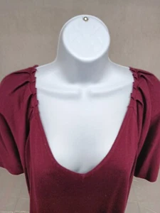LANE BRYANT WOMENS PLUS V-NECK SIZE 26/28 MAROON SHORT SLEEVE THIN SWEATER TOP - Picture 1 of 11