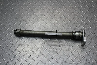 Kawasaki ZZR600 2005 eje trasero llanta rueda trasera eje perno pivote 41068-0005 Foto 1 de 4