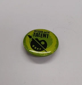 Pin botón insignia verde pequeño bendecido con talento - Imagen 1 de 5