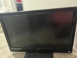 32” Full HD Smart TVWorks great, includes original remote - Picture 1 of 3