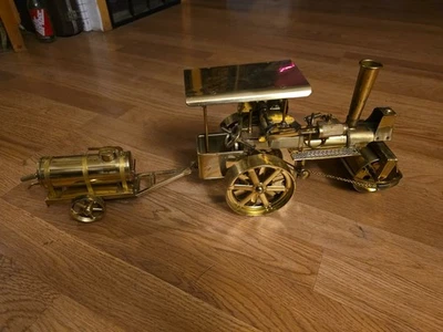 Antigua réplica en funcionamiento de un rodillo de vapor alemán sobre ruedas alrededor de 1900 Welesco. Foto 1 de 3